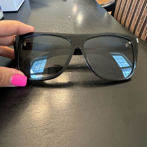 Yves Saint Laurent YSL sunglasses. Excellent condition! - Picture 2 of 5